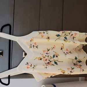 Doe and Rae V-neck tank with back bow. Size Med.